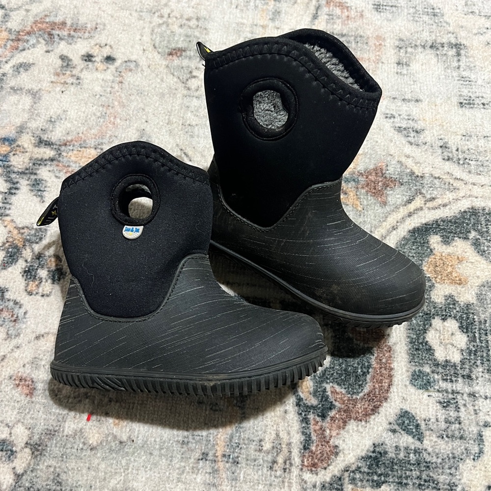 Kids Black Insulated Pull-On Boots with Easy Grip Handles